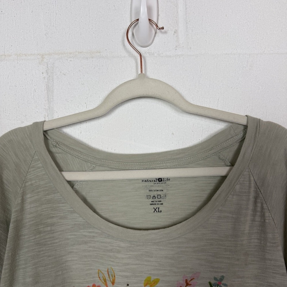 Casual Gray Graphic Tee - Picture 2 of 11